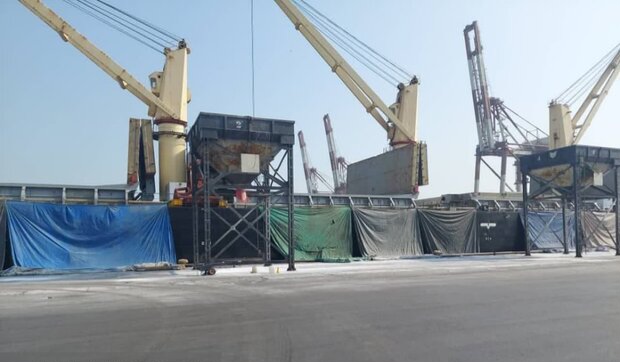 صادرات ۴۰۰هزار تن کالای فله از بندرخمیر به کشورهای حوزه خلیج‌فارس