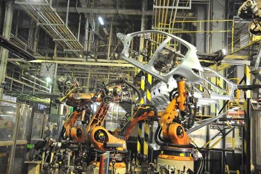 صادرکنندگان اصلی زمین‌گیر شدند خودروسازان، پسته صادر می کنند/ صادرکنندگان اصلی زمین‌گیر شدند 