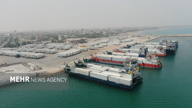 از ابتدای سال تا ۱۰ دی ماه؛
صادرات غیرنفتی ۴۳ میلیارد دلار شد/ حجم کل تجارت؛ ۸۸ میلیارد دلار
